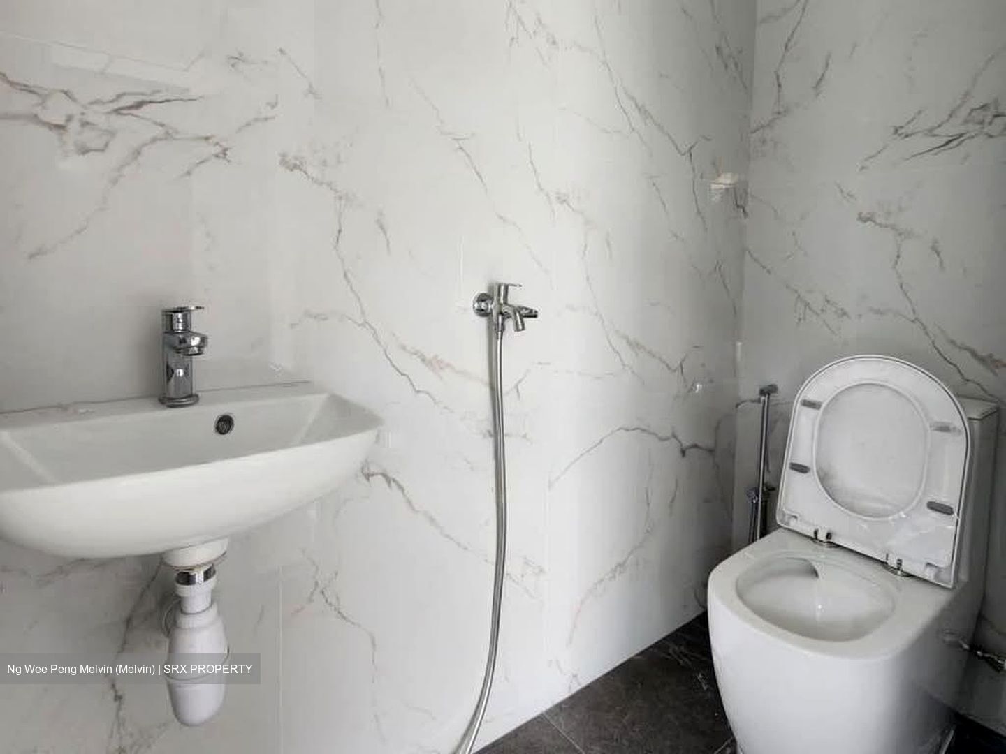 Kew Vale (D16), Terrace #585652931